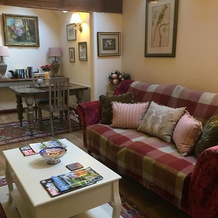The Grooms Loft Self Contained Apartment Milton Abbas ภายนอก รูปภาพ