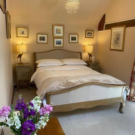 The Grooms Loft Self Contained Apartment Milton Abbas ภายนอก รูปภาพ