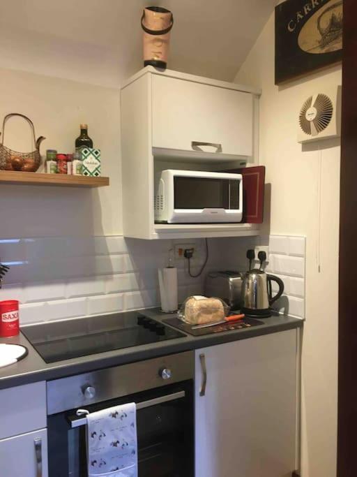 The Grooms Loft Self Contained Apartment Milton Abbas ภายนอก รูปภาพ