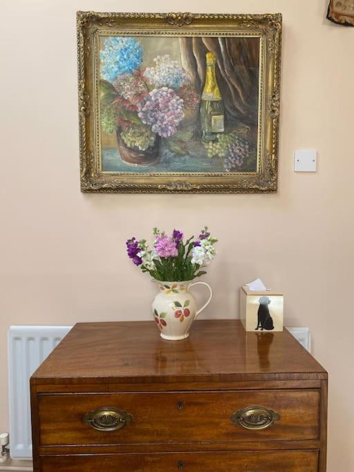 The Grooms Loft Self Contained Apartment Milton Abbas ภายนอก รูปภาพ