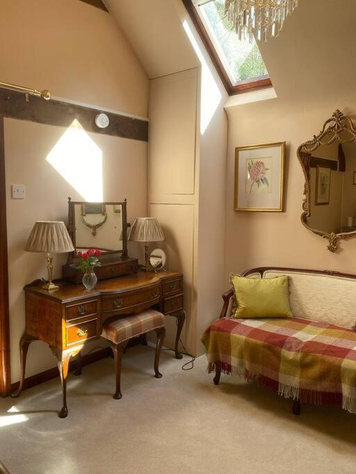 The Grooms Loft Self Contained Apartment Milton Abbas ภายนอก รูปภาพ